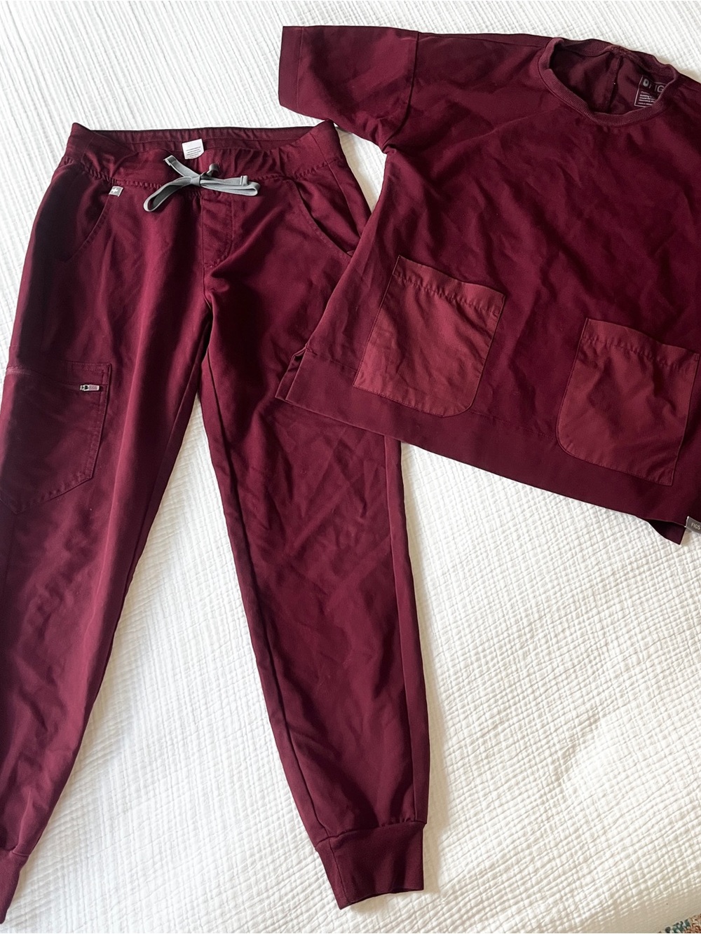 FIGS Bene Crew Top XS + Zamora Jogger XS/P Burgundy Scrub Set Limited Medical